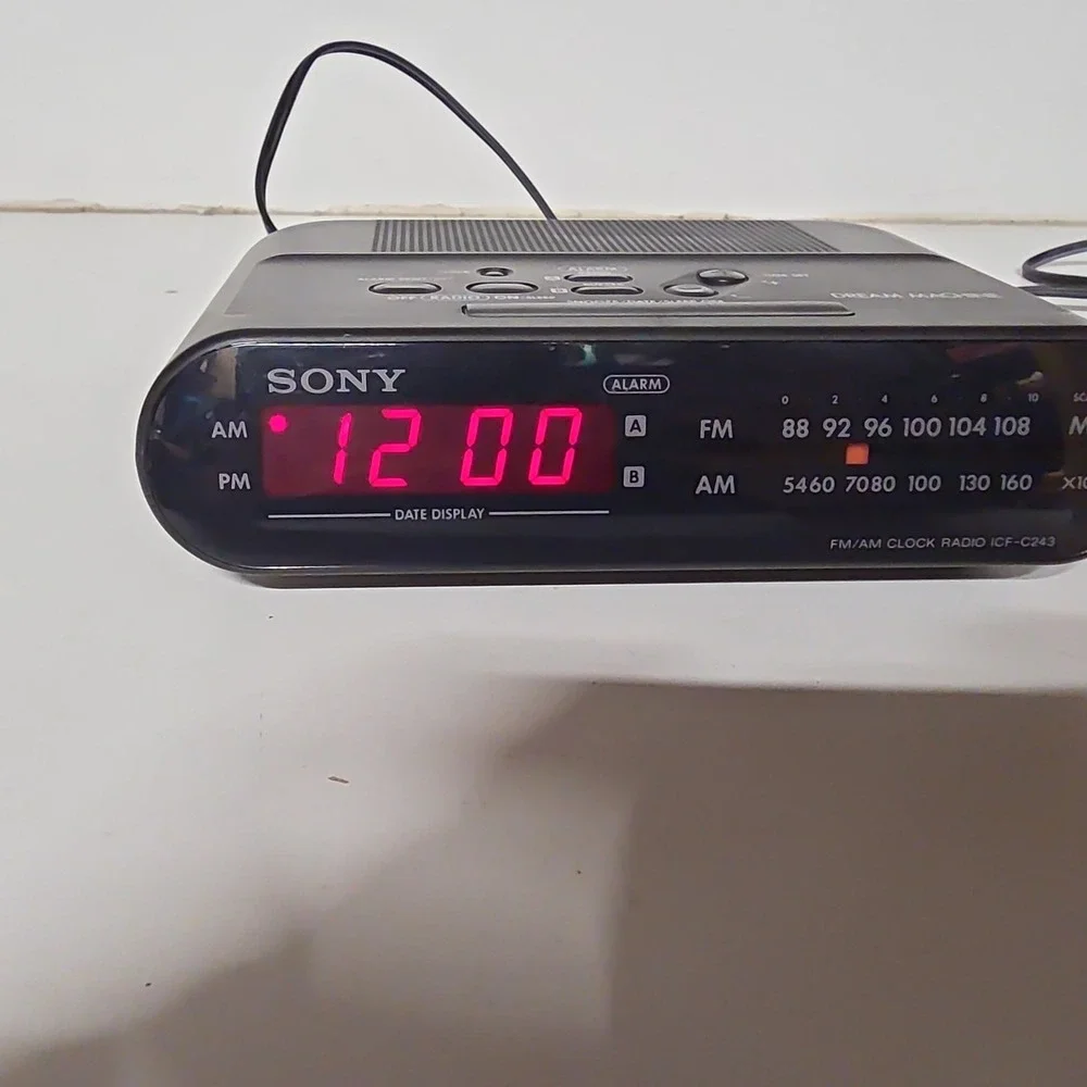 Sony ICF-C243 Dream Machine Clock‎ Radio - Large RED display, AM/FM, Works!